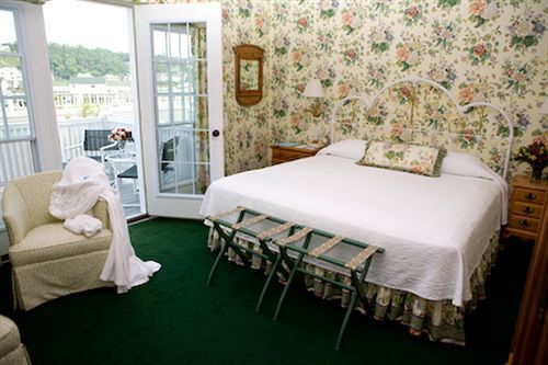 Hotel Iroquois Макино Экстерьер фото